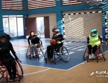 نساء فلسطينيات يشاركون في مباراة بين الاشخاص ذوي الاعاقة ودون الاعاقة باليوم العالمي لاشخاص ذوي الإعاقة