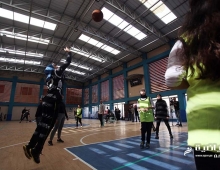 نساء فلسطينيات يشاركون في مباراة بين الاشخاص ذوي الاعاقة ودون الاعاقة باليوم العالمي لاشخاص ذوي الإعاقة