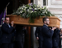 وداعا أستوري- إيطاليا تودع قائد فيورينتينا في جنازة مهيبة