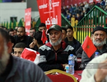 الجماهير الفلسطينية تتابع مباراة المغرب وكندا في صالة سعد صايل وسط مدينة غزة