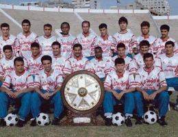 الفلسطيني ابن غزة الكابتن مصطفى نجم ضمن كوكبة نجوم فريق نادي الزمالك زمن البطولات والاداء الرائع 1990-1994م .