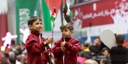 الجماهير الفلسطينية تتابع المباراه الإفتتاحية لكأس العالم قطر 2022 في صالة سعد صايل في مدينة غزة