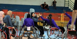 فلسطينيات من ذوي الاحتياجات الخاصة يشاركن في بطولة كرة السلة على الكراسي المتحركة في مدينة غزة