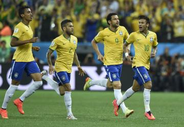 اعتمد المنتخب البرازيلي على تحركات الثنائي نيمار دا سيلفا، وأوسكار دوس سانتوس