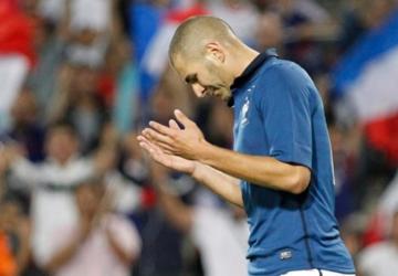 "كريم بنزيما" مهاجم منتخب فرنسا 