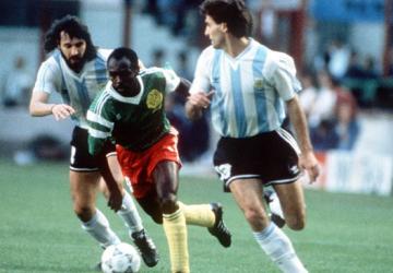 لقطة من مباراة الكاميرون مع الأرجنتين 1990