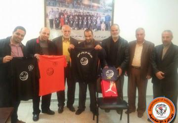 اثناء استلام الحقائب الرياضية