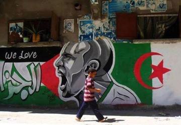 جدارية لدعم منتخب الجزائر في شوارع غزة
