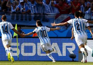 فرحة المنتخب الارجنتيني في الهدف