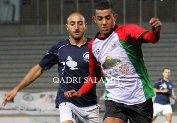 ساجد الغول يمينا