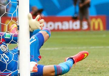 أوتشوا حارس المنتخب المكسيكي