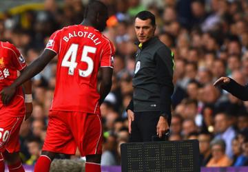 بالوتيلي مهاجم فريق ليفربول 