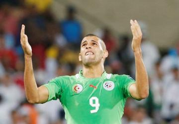 "إسلام سليماني" مهاجم منتخب الجزائر 