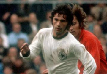 جيرد موللر نجم المنتخب الألماني سابقا