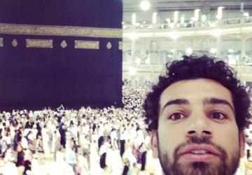 سيلفي .. صلاح في الحرم 