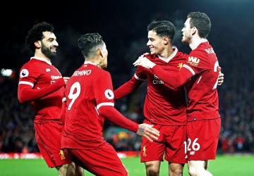 كوتينيو وسط لاعبي ليفربول