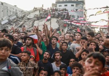 غزة تنبض بحب مصر.. شاشة عملاقة تجمع الفلسطينيين خلف الفراعنة