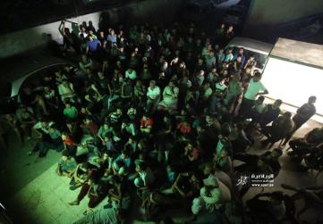 بالصور.. النازحون في غزة يتابعون نهائي اليورو بمراكز الايواء