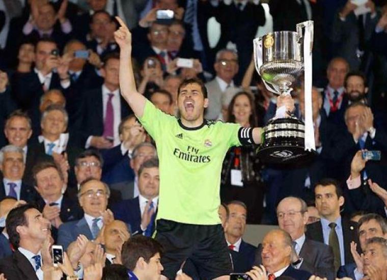 ايكر كاسياس حارس مرمى ريال مدريد الاسباني