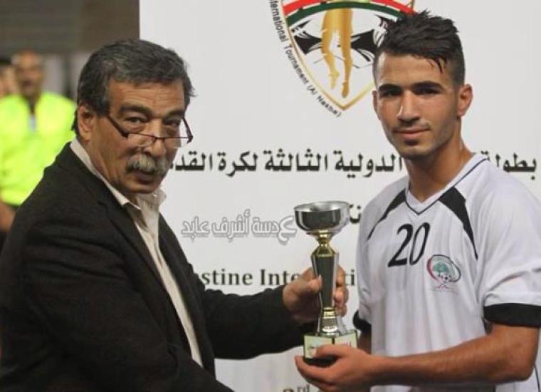 عدي خروب يمينا