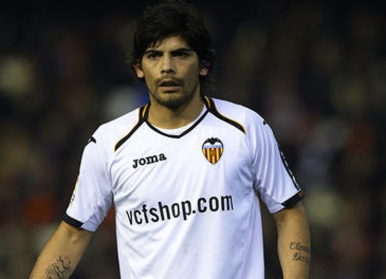 لاعب الوسط الأرجنتيني إيفر بانيجا