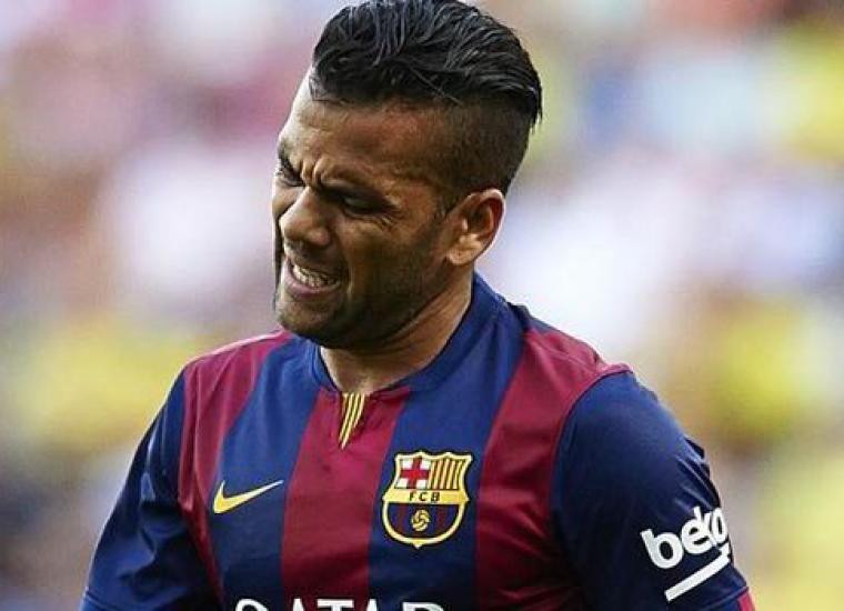 داني ألفيش لاعب برشلونة الاسباني