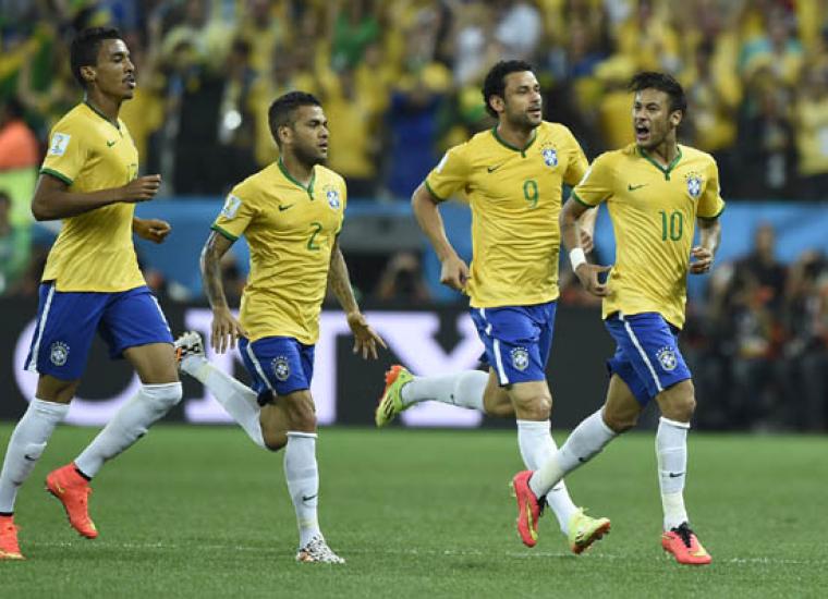 اعتمد المنتخب البرازيلي على تحركات الثنائي نيمار دا سيلفا، وأوسكار دوس سانتوس