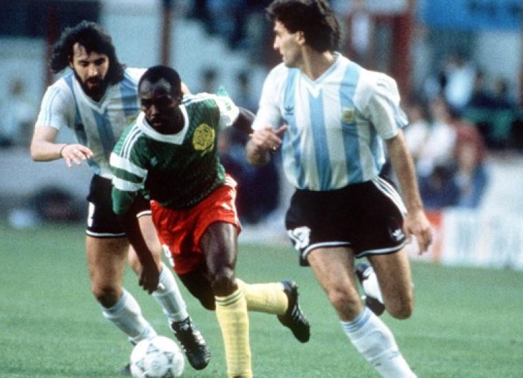 لقطة من مباراة الكاميرون مع الأرجنتين 1990