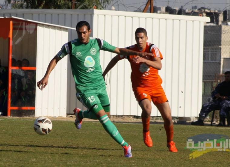احمد عميرة بجوار محمود وادي في مباراة سابقة 