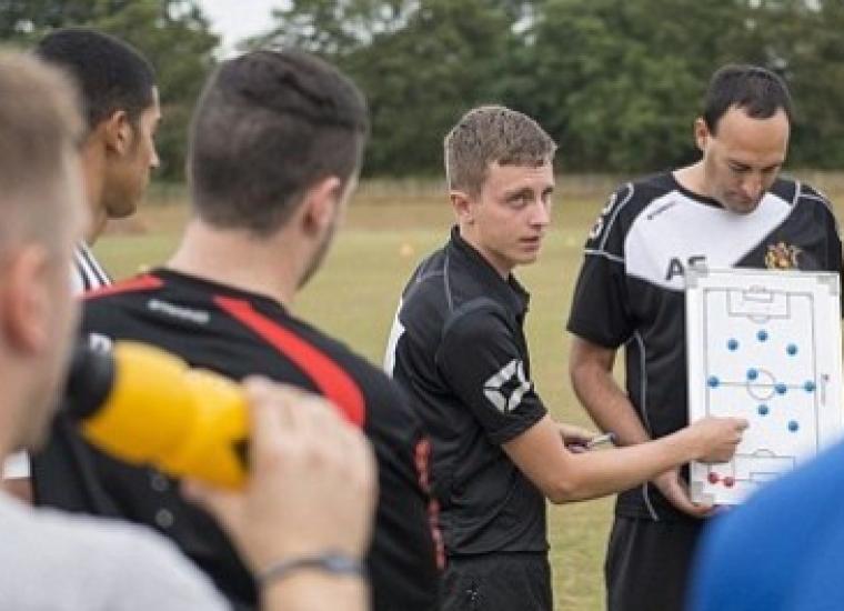 جيمس فيليبس أصغر مدرب في كأس انجلترا