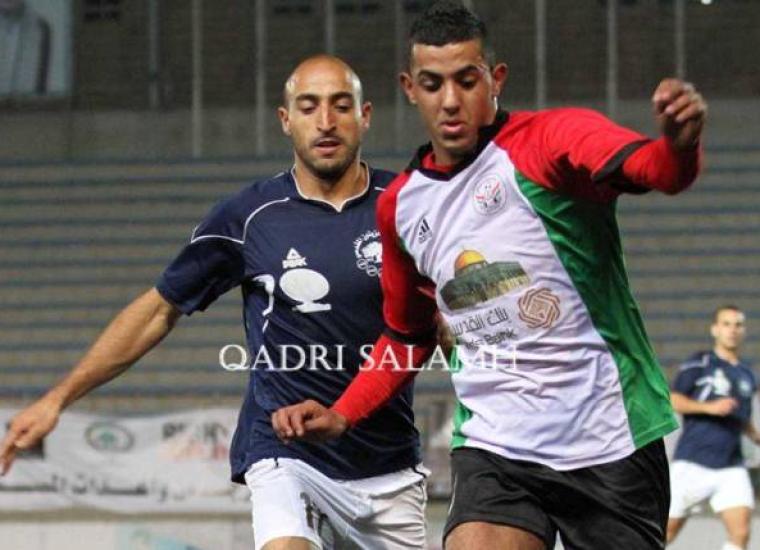 ساجد الغول يمينا