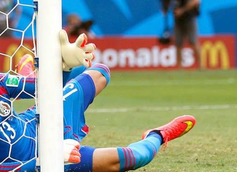 أوتشوا حارس المنتخب المكسيكي