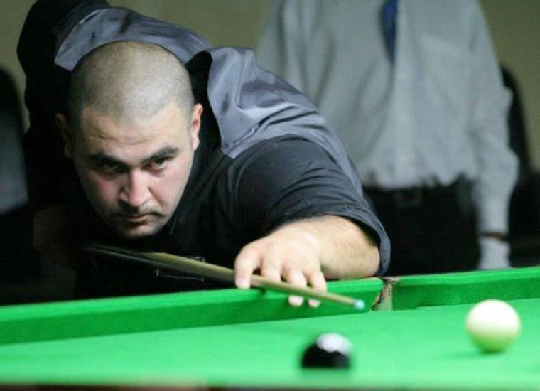 لاعب السنوكر خالد الاسطل
