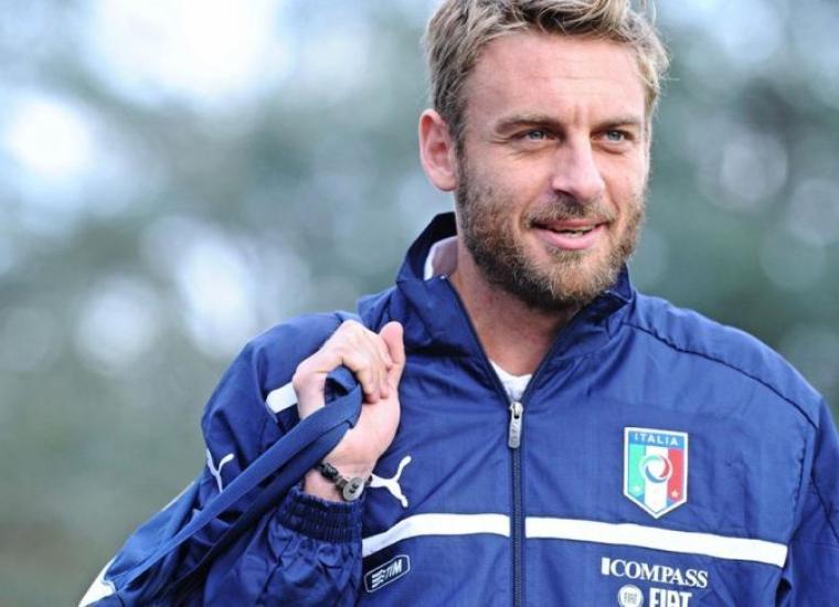 دي روسي لاعب خط وسط المنتخب الايطالي 