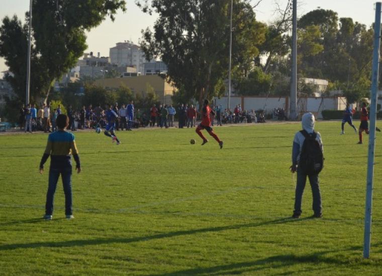 وجود اكثر من كرة داخل الملعب