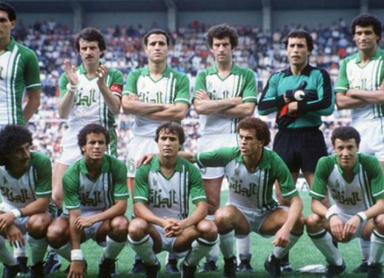 صورة جماعية للمنتخب الحزائري 1982