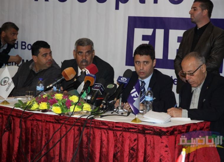 اثناء المؤتمر الصحفي