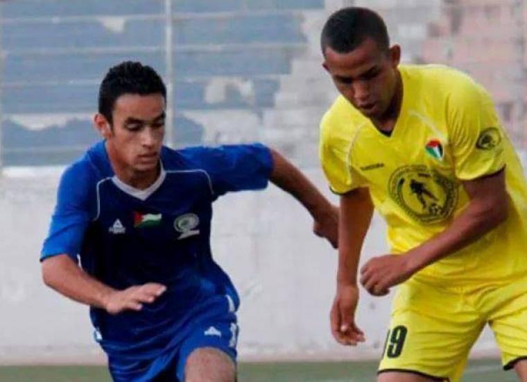 اللاعب علاء عريقات يسارا